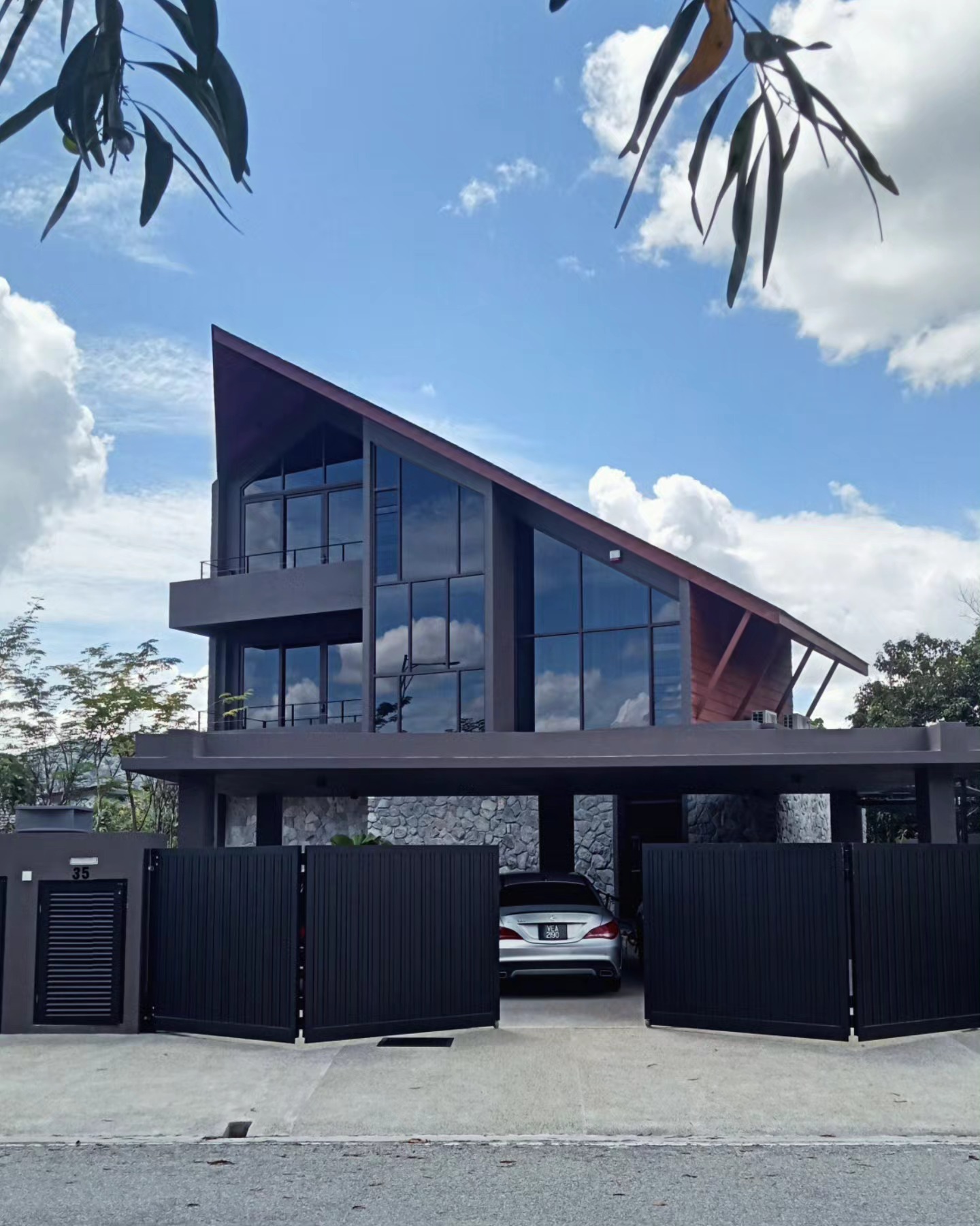 Dynamic Content Image